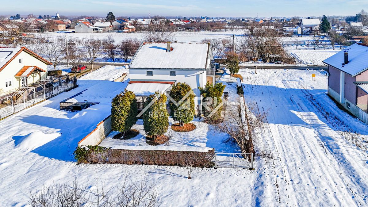 Hiša Sarvaš, Osijek - Okolica, 200m2