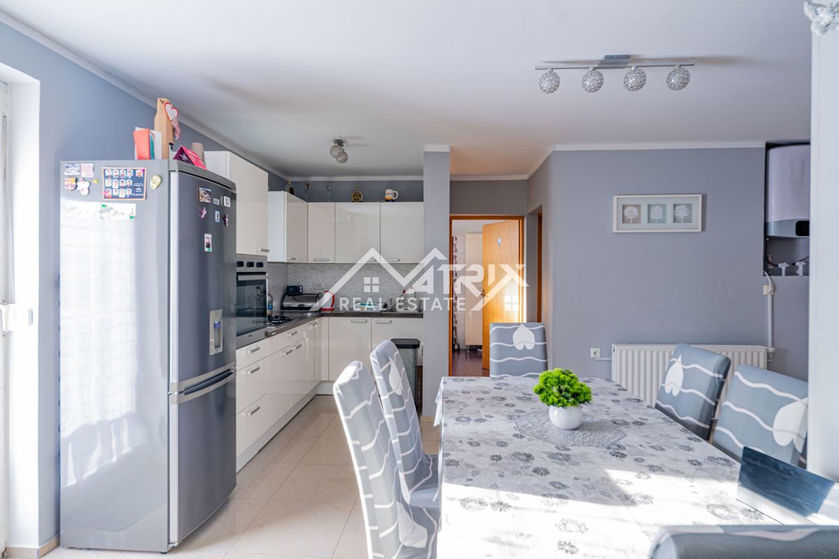 Hiša Sarvaš, Osijek - Okolica, 200m2