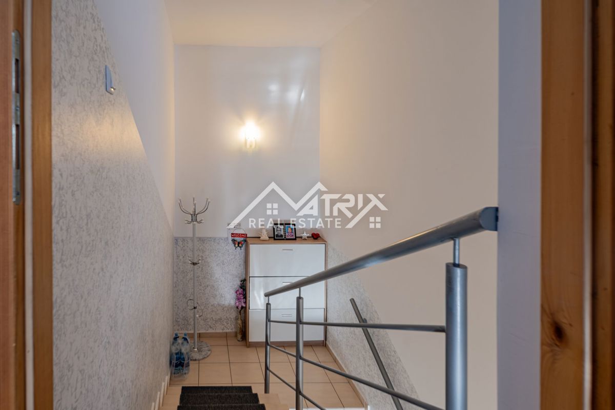 Hiša Sarvaš, Osijek - Okolica, 200m2