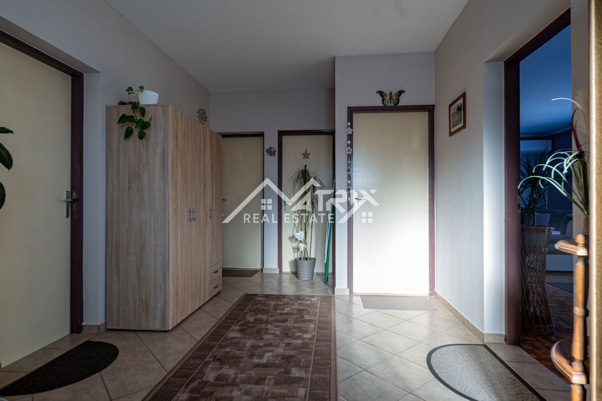 Hiša Sarvaš, Osijek - Okolica, 200m2