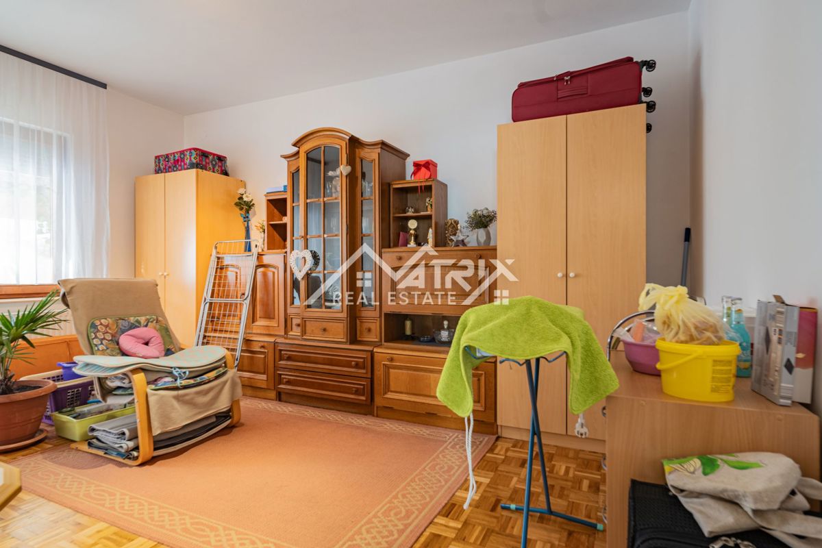 Hiša Sarvaš, Osijek - Okolica, 200m2