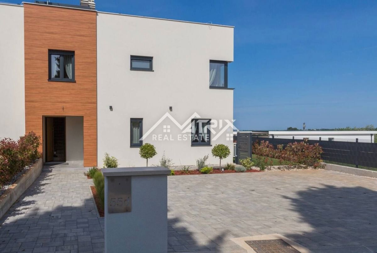 Poreč okolica, pritlični stan z bazenom in savno