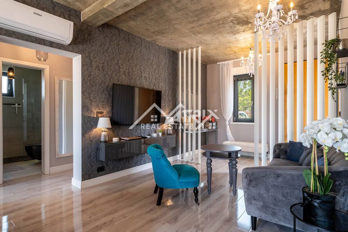 Poreč okolica, pritlični stan z bazenom in savno