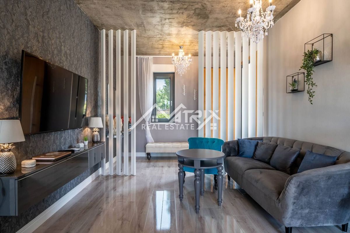 Poreč okolica, pritlični stan z bazenom in savno