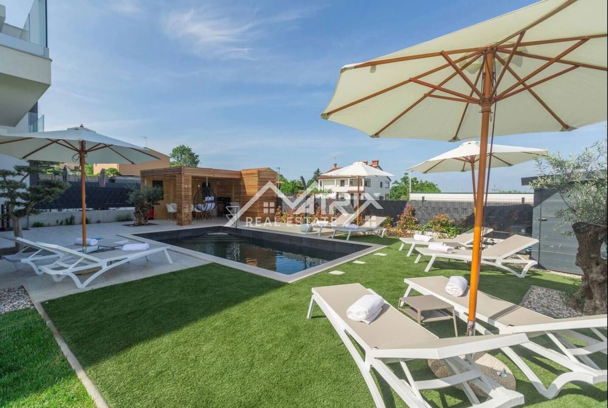 Poreč okolica, pritlični stan z bazenom in savno