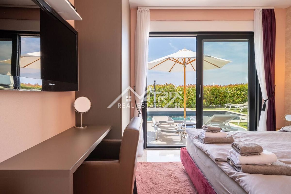 Poreč okolica, pritlični stan z bazenom in savno