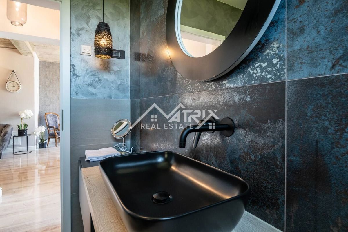 Poreč okolica, pritlični stan z bazenom in savno