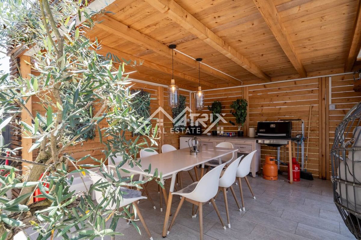 Poreč okolica, pritlični stan z bazenom in savno