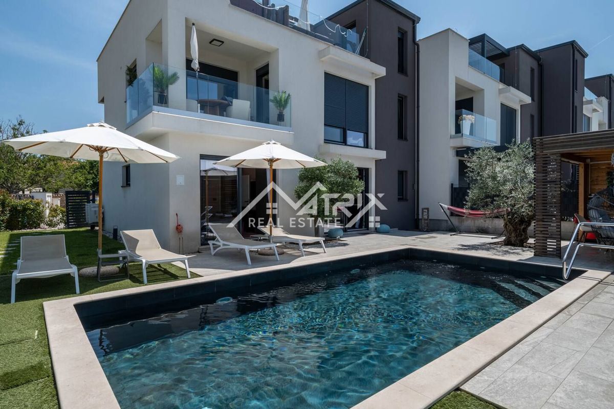 Poreč okolica, pritlični stan z bazenom in savno