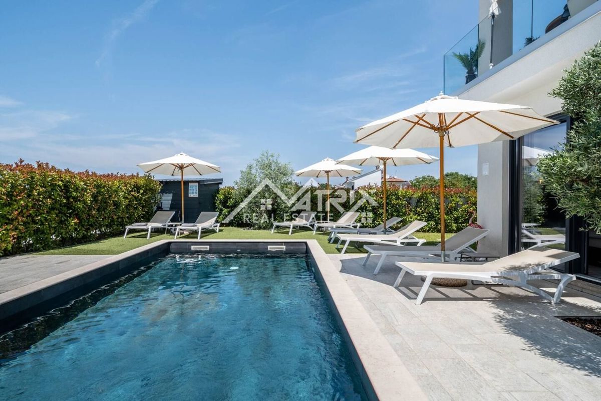 Poreč okolica, pritlični stan z bazenom in savno