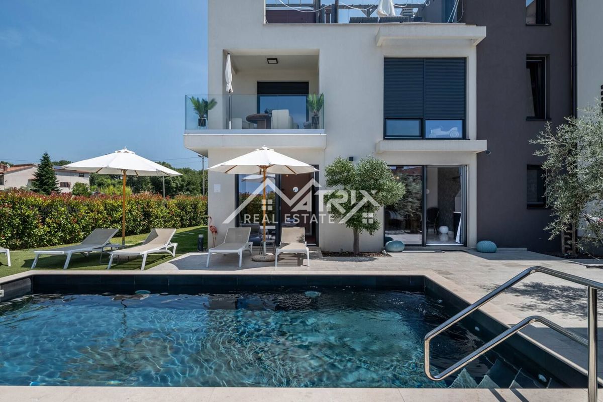 Poreč okolica, pritlični stan z bazenom in savno