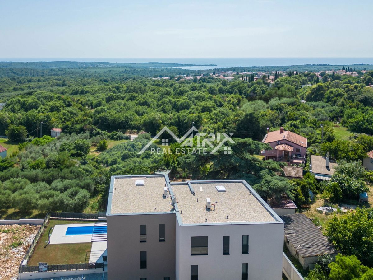 Poreč, moderno stanovanje z bazenom in pogledom na morje!