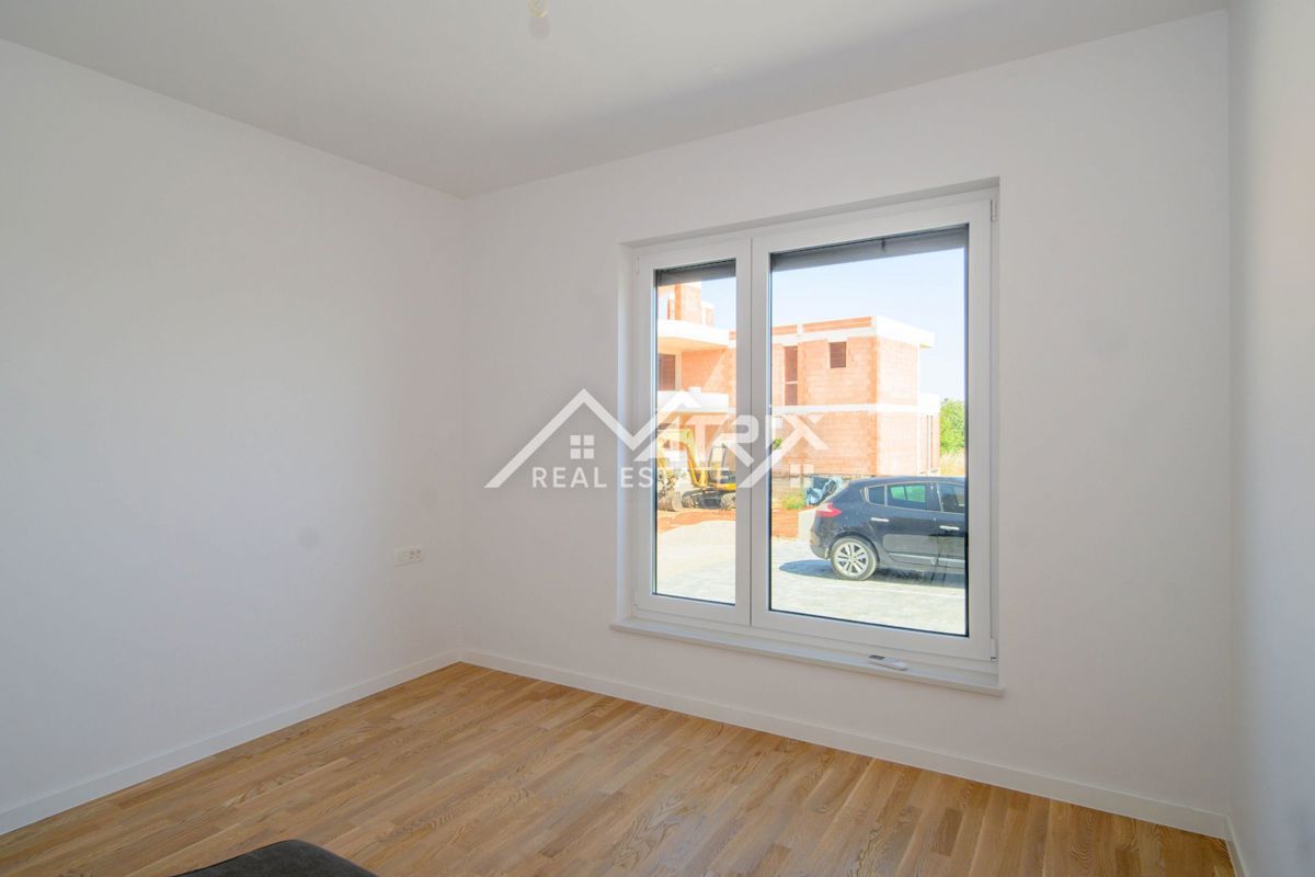 Poreč, moderno stanovanje z bazenom in pogledom na morje!