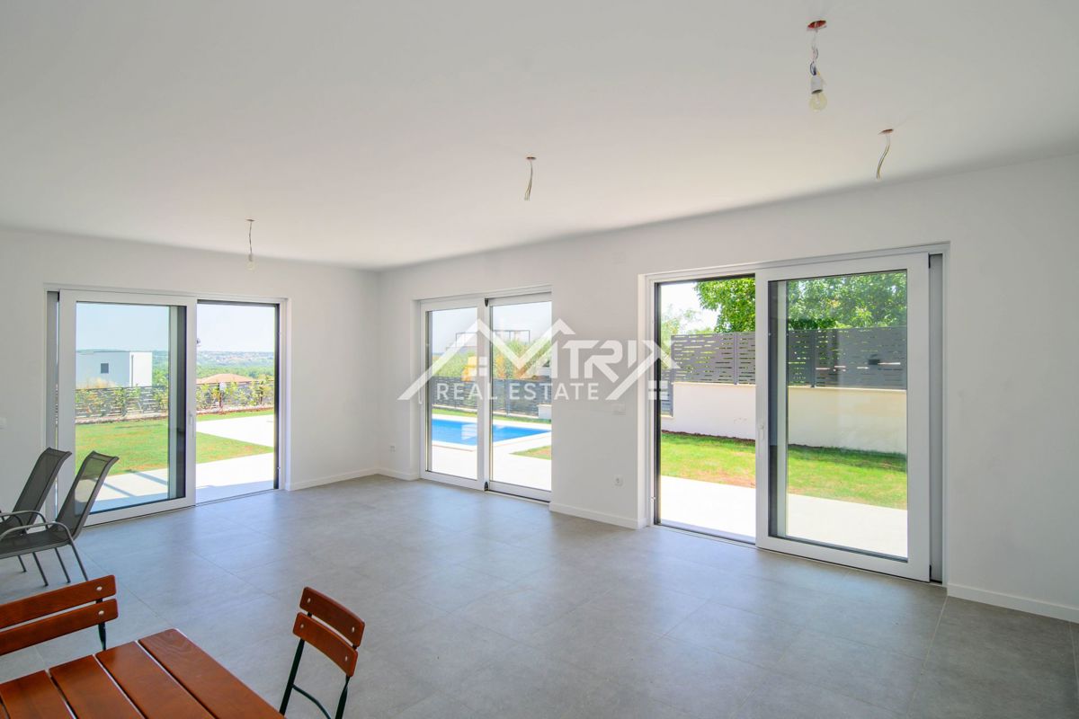 Poreč, moderno stanovanje z bazenom in pogledom na morje!