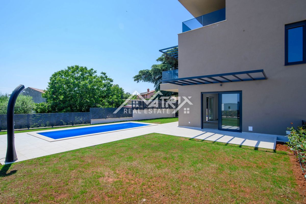 Poreč, moderno stanovanje z bazenom in pogledom na morje!