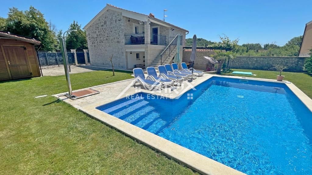 Poreč okolica, samostojna hiša z bazenom
