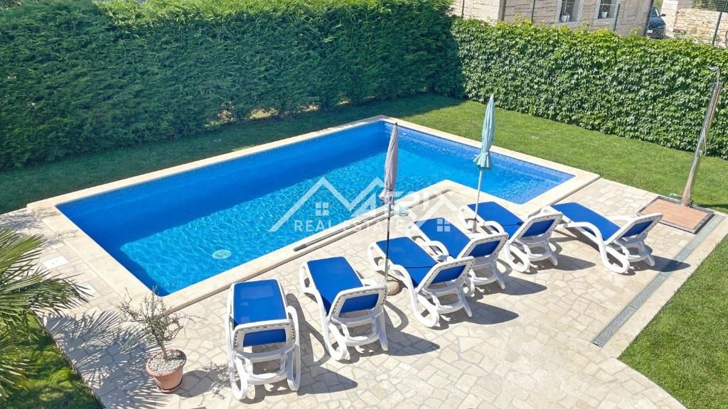 Poreč okolica, samostojna hiša z bazenom