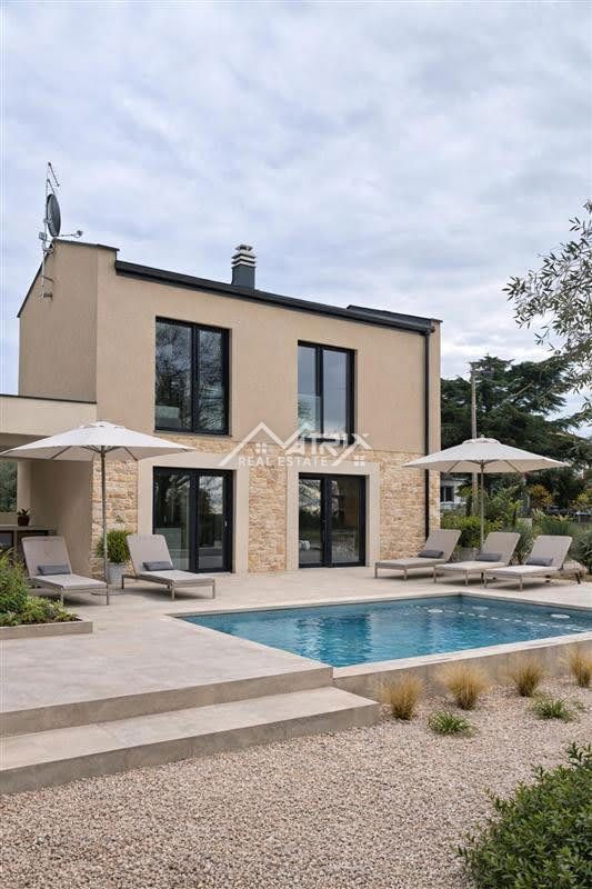 Novigrad okolica, samostojna hiša z bazenom