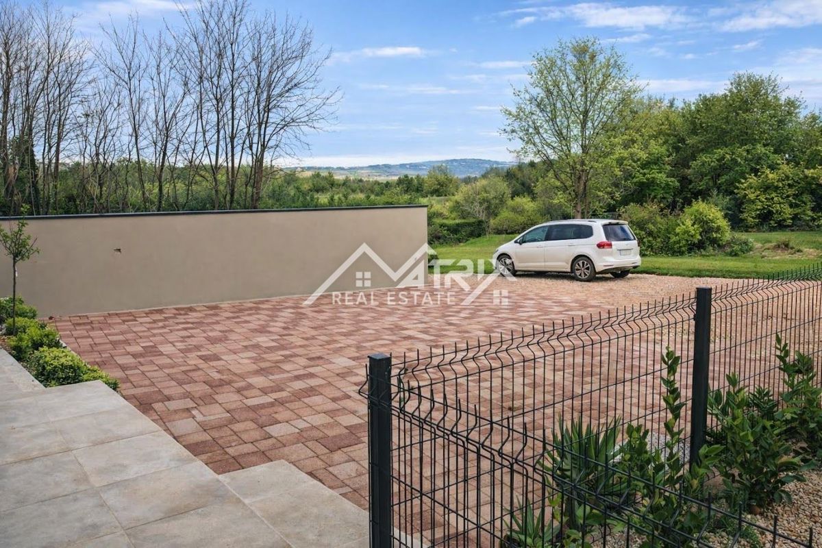 Novigrad okolica, samostojna hiša z bazenom