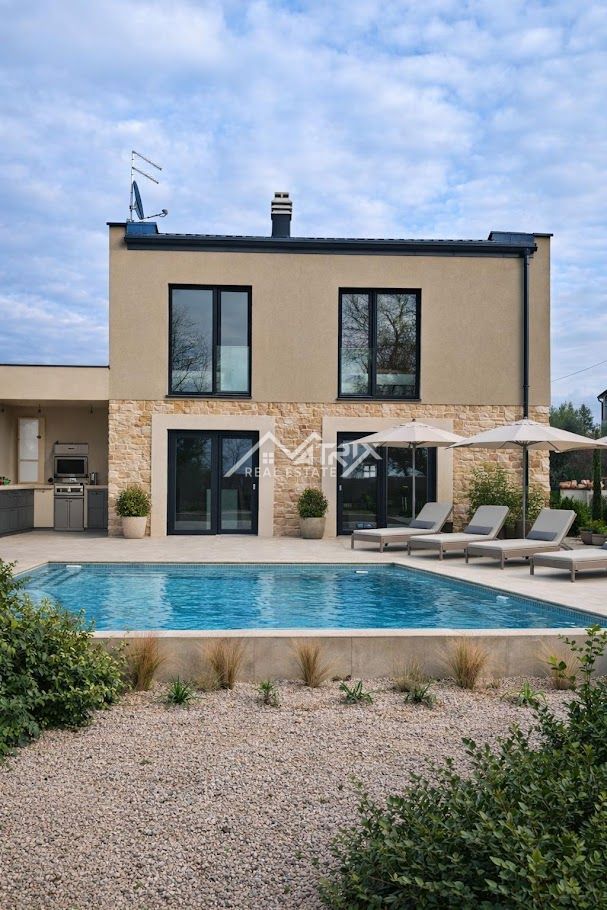 Novigrad okolica, samostojna hiša z bazenom