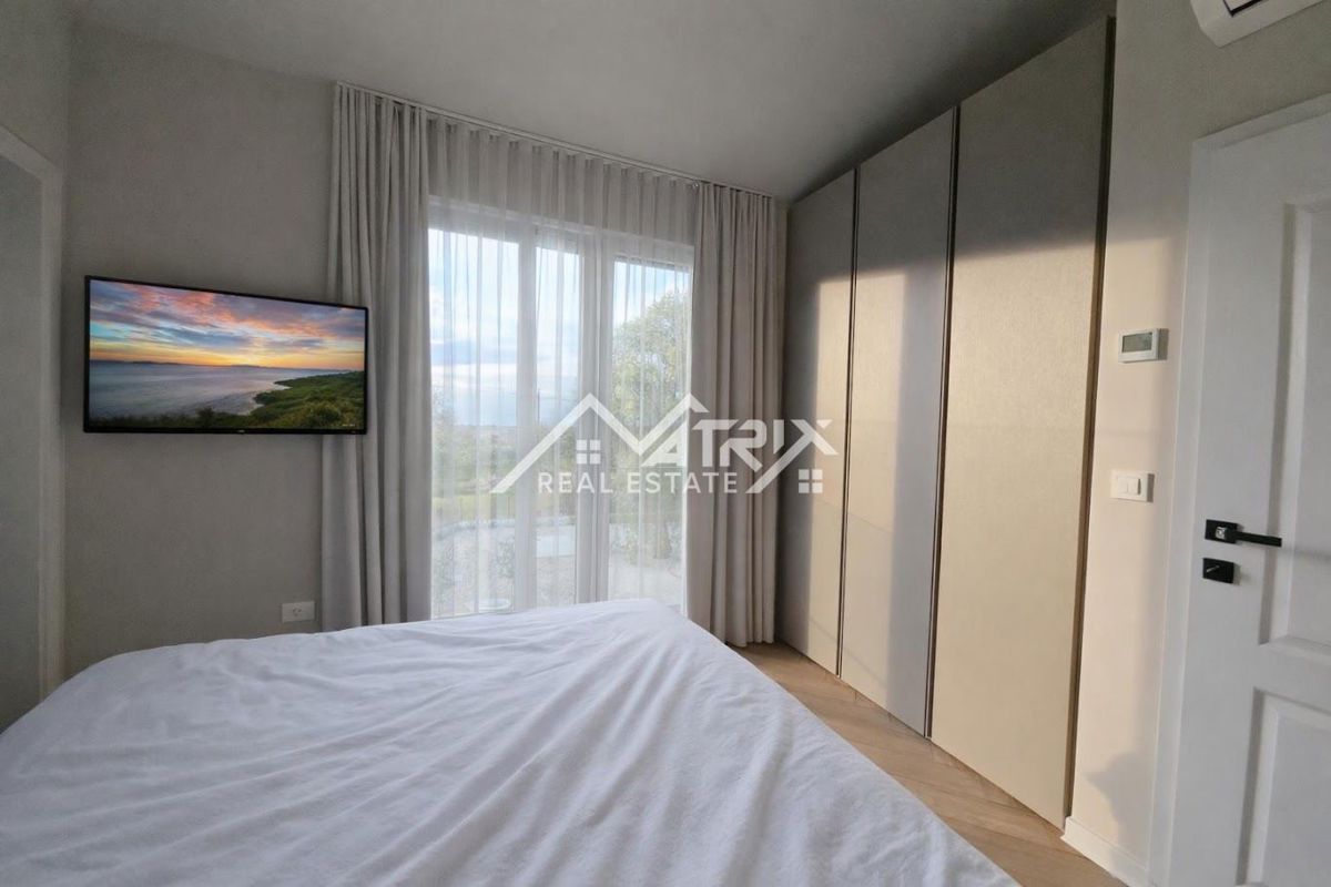 Novigrad okolica, samostojna hiša z bazenom