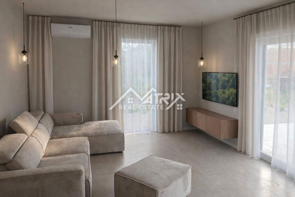 Novigrad okolica, samostojna hiša z bazenom