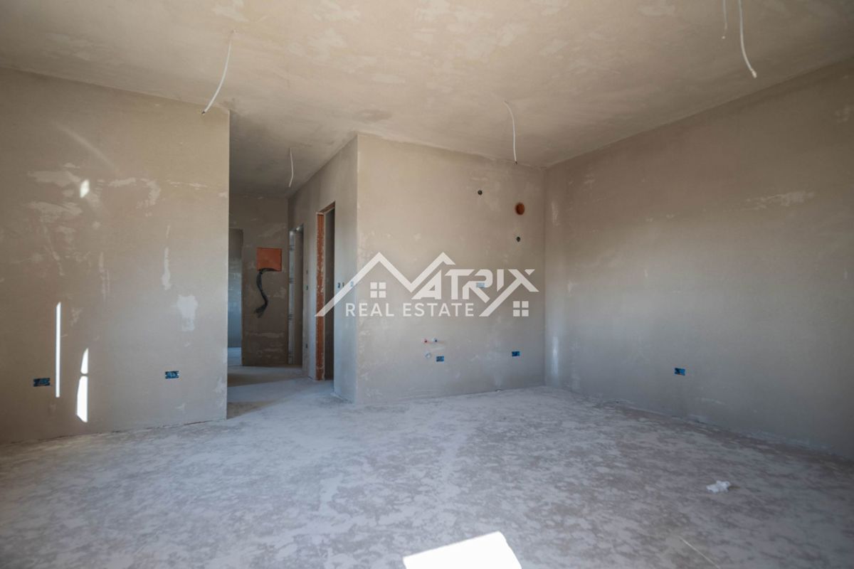 Pula, 2-sobno stanovanje s teraso, parkiriščem in shrambo