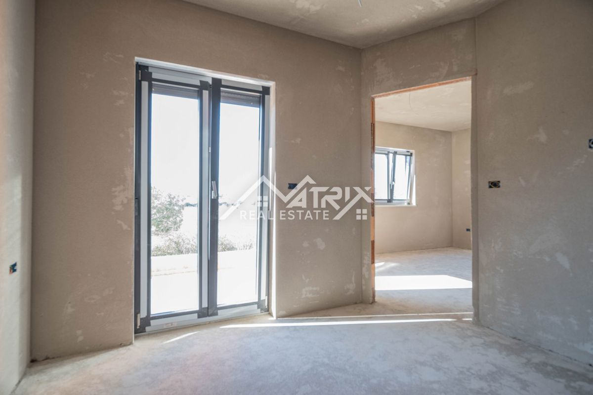 Pula, 2-sobno stanovanje s teraso, parkiriščem in shrambo