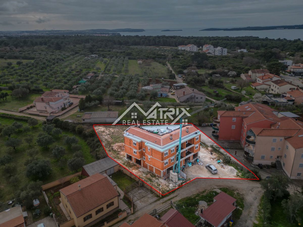 Peroj, stanovanje 2 spalnici, terasa in garaža, pogled morje