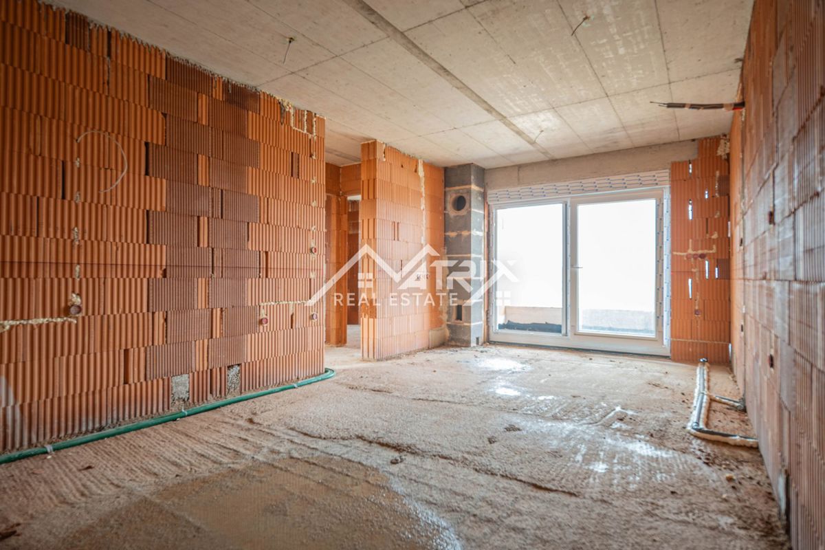 Peroj, stanovanje 2 spalnici, terasa in garaža, pogled morje