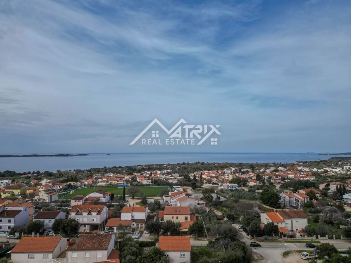 Peroj, stanovanje 2 spalnici, terasa in garaža, pogled morje