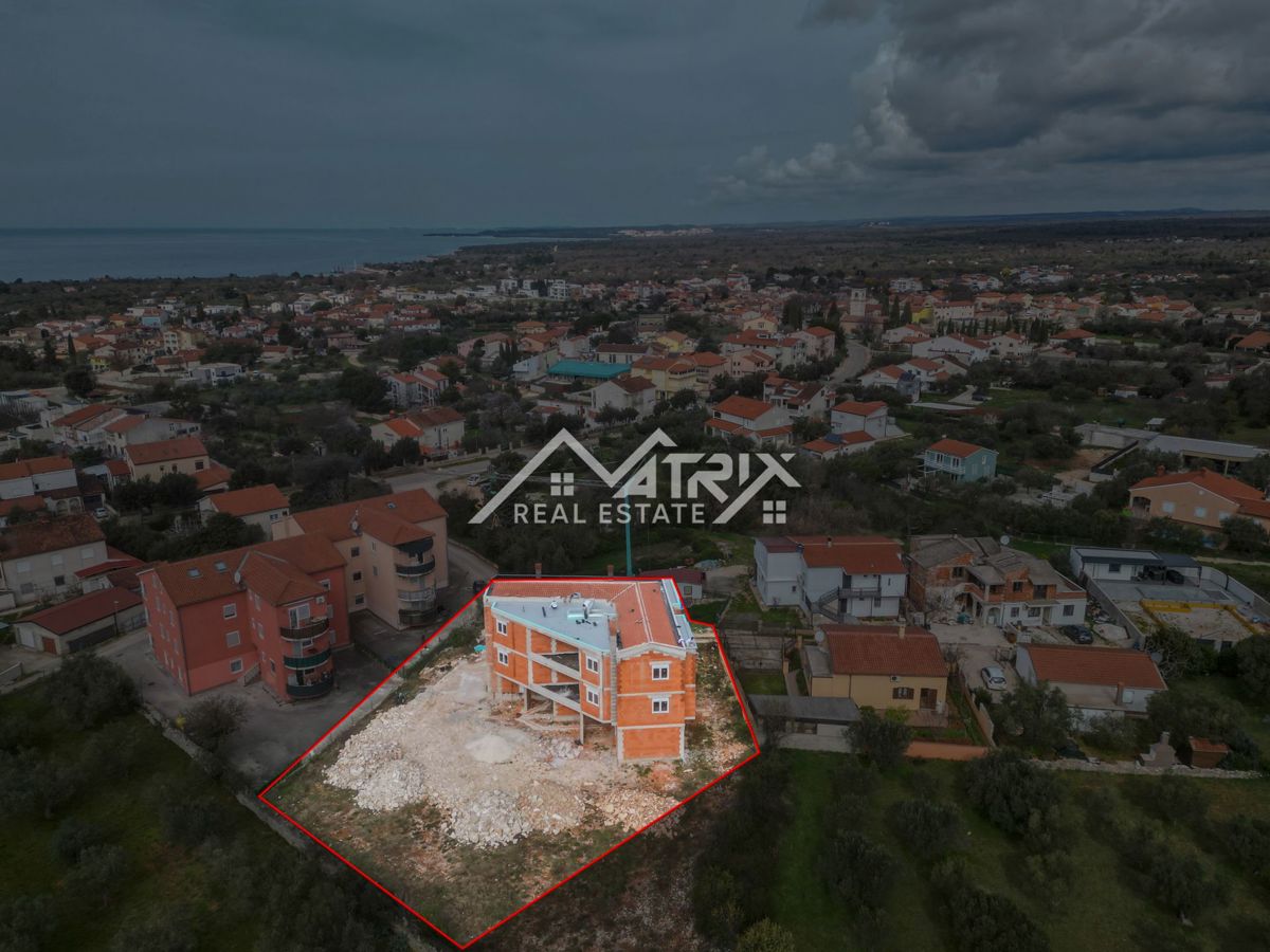 Peroj, stanovanje 2 spalnici, terasa in garaža, pogled morje