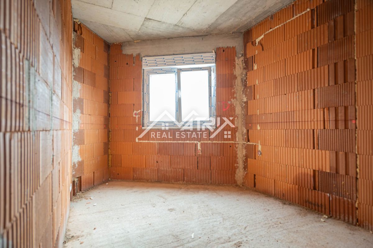 Peroj, stanovanje 2 spalnici, terasa in garaža, pogled morje