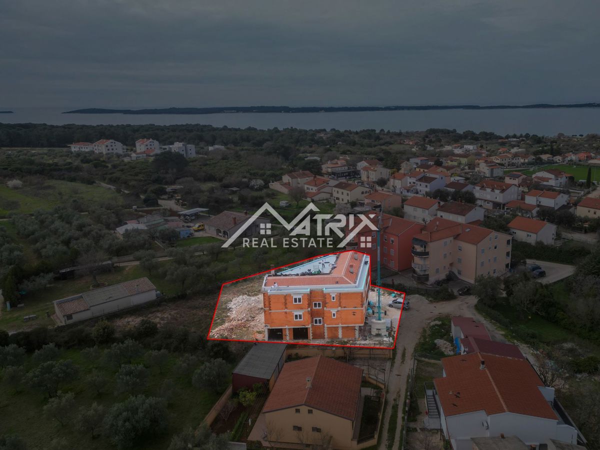 Peroj, stanovanje 2 spalnici, terasa in garaža, pogled morje