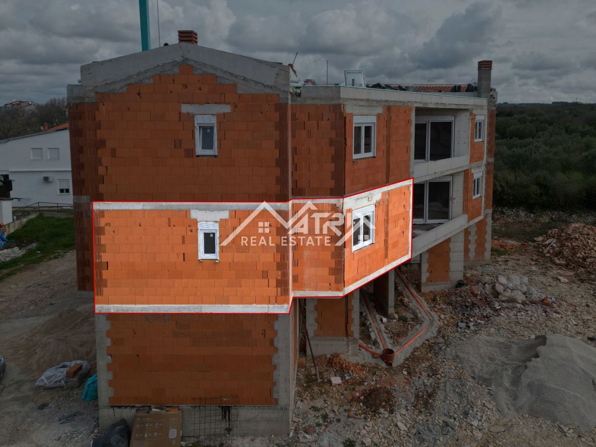 Peroj, stanovanje 2 spalnici, terasa in garaža, pogled morje