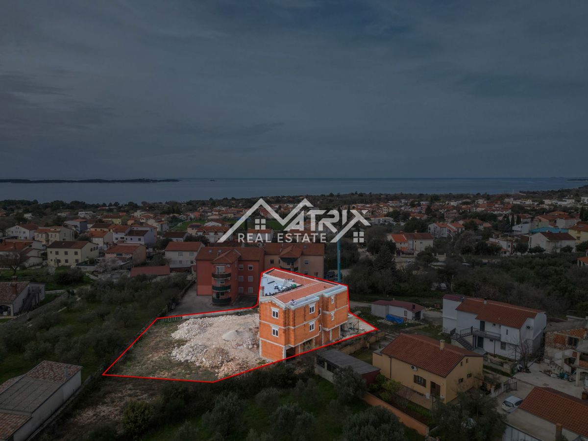 Peroj, stanovanje 2 spalnici, terasa in garaža, pogled morje