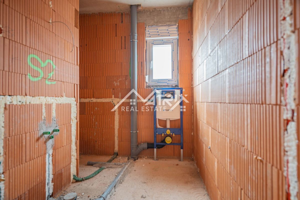 Peroj, stanovanje 2 spalnici, terasa in garaža, pogled morje