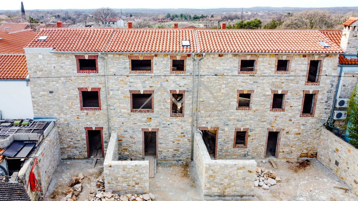 Območje Svetvinčenta, apartmajska hiša z bazenom