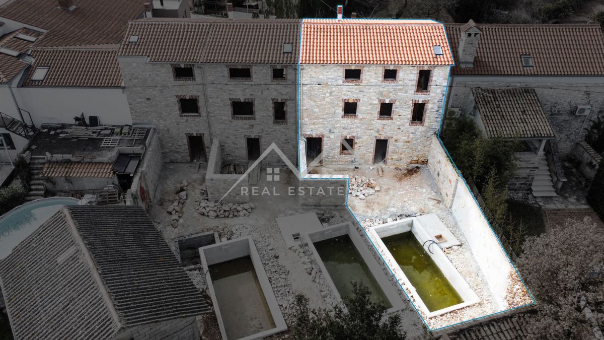 Območje Svetvinčenta, apartmajska hiša z bazenom
