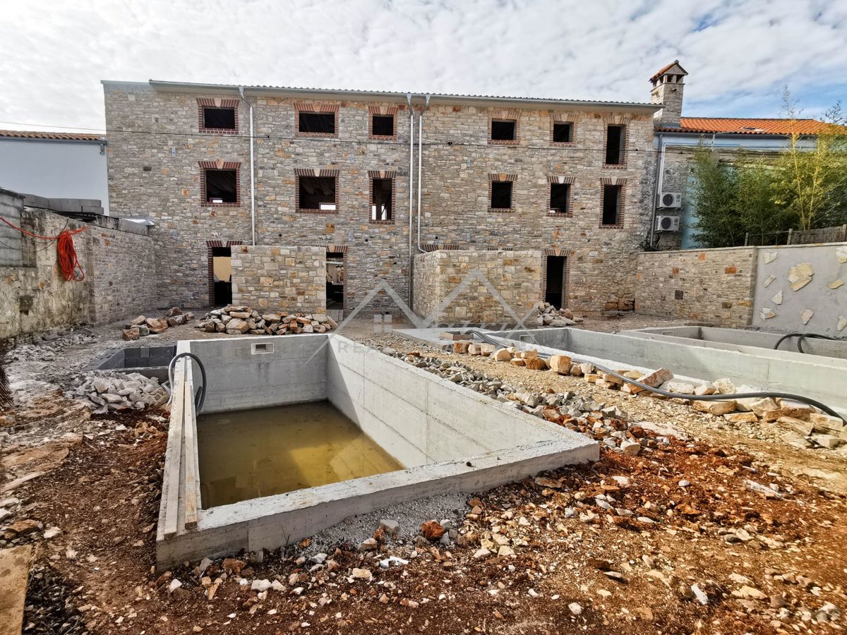 Območje Svetvinčenta, apartmajska hiša z bazenom