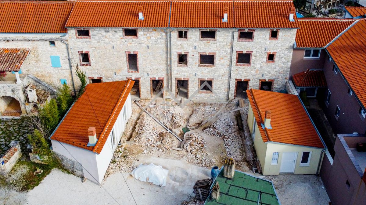 Območje Svetvinčenta, apartmajska hiša z bazenom