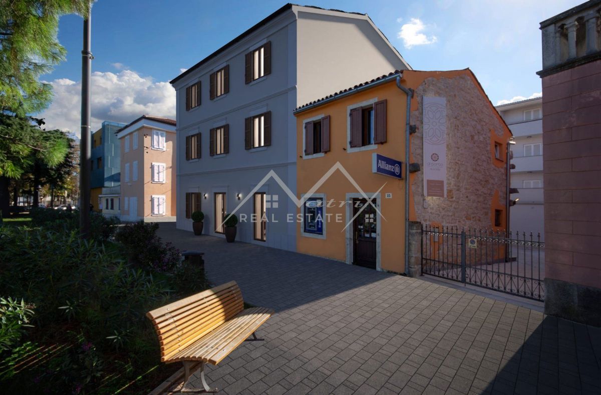 Novigrad center, trisobno stanovanje s pogledom na morje