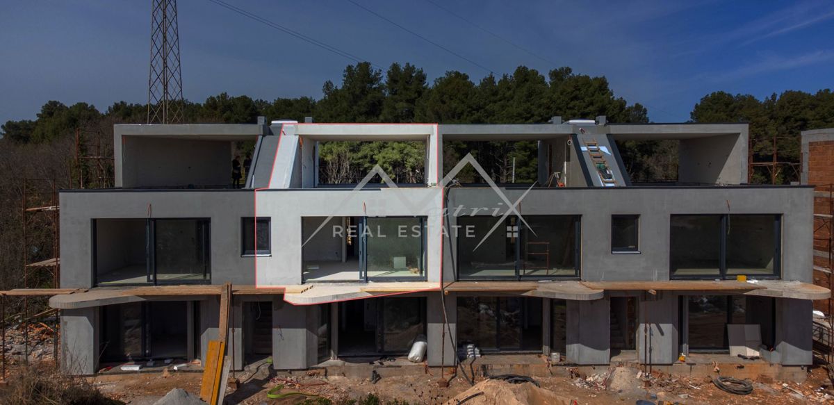 Poreč okolica, stanovanje s strešno teraso v moderni zgradbi