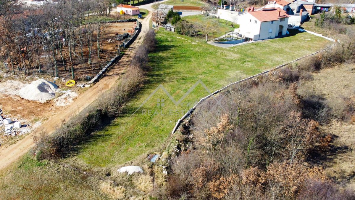 Zemljišče Svetvinčenat, 1.300m2