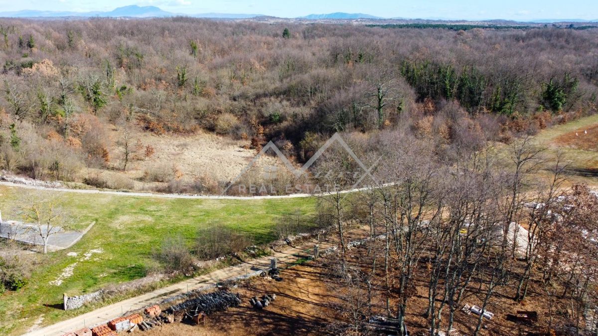 Zemljišče Svetvinčenat, 1.300m2