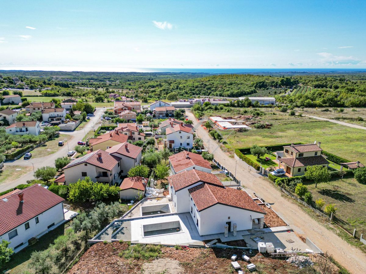 Poreč okolica, polovica dvojčka s teraso in pogledom na morje