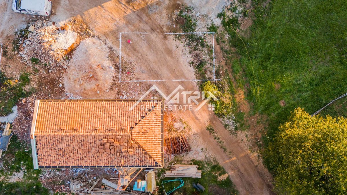 Okolica Poreča, hiša z bazenom in odprtim pogledom na morje
