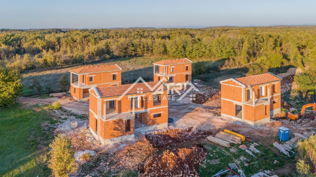 Okolica Poreča, hiša z bazenom in odprtim pogledom na morje