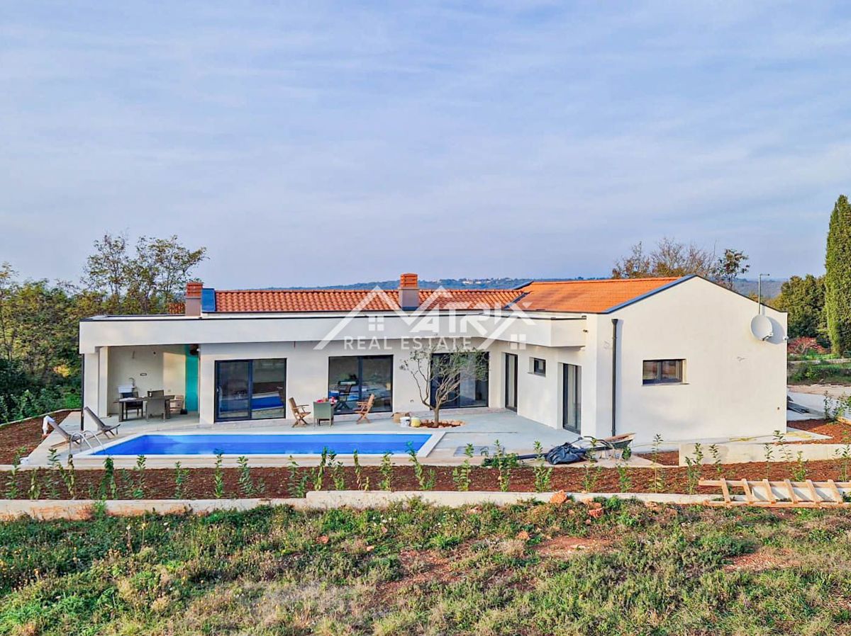 Okolica Rovinja, moderna enonadstropna hiša z bazenom in vrhunsko opremo