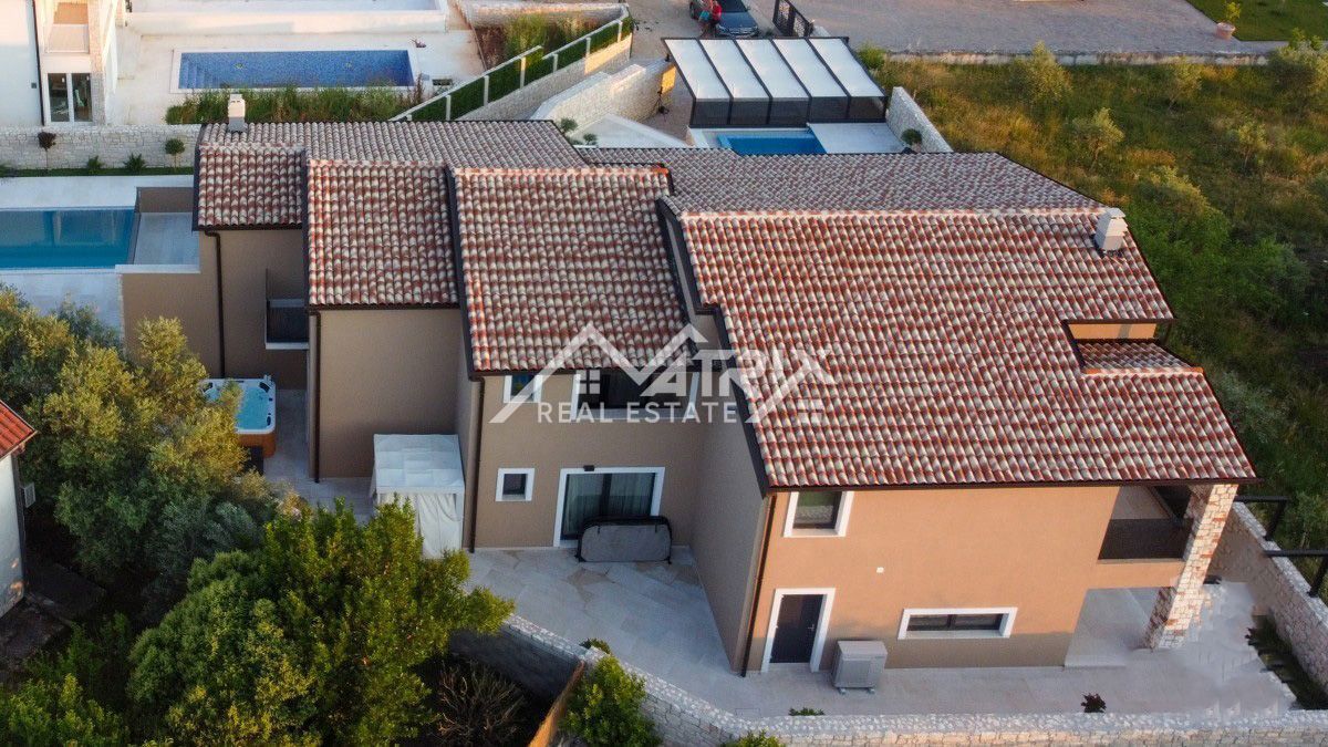 Novigrad okolica, luksuzna in popolnoma opremljena hiša